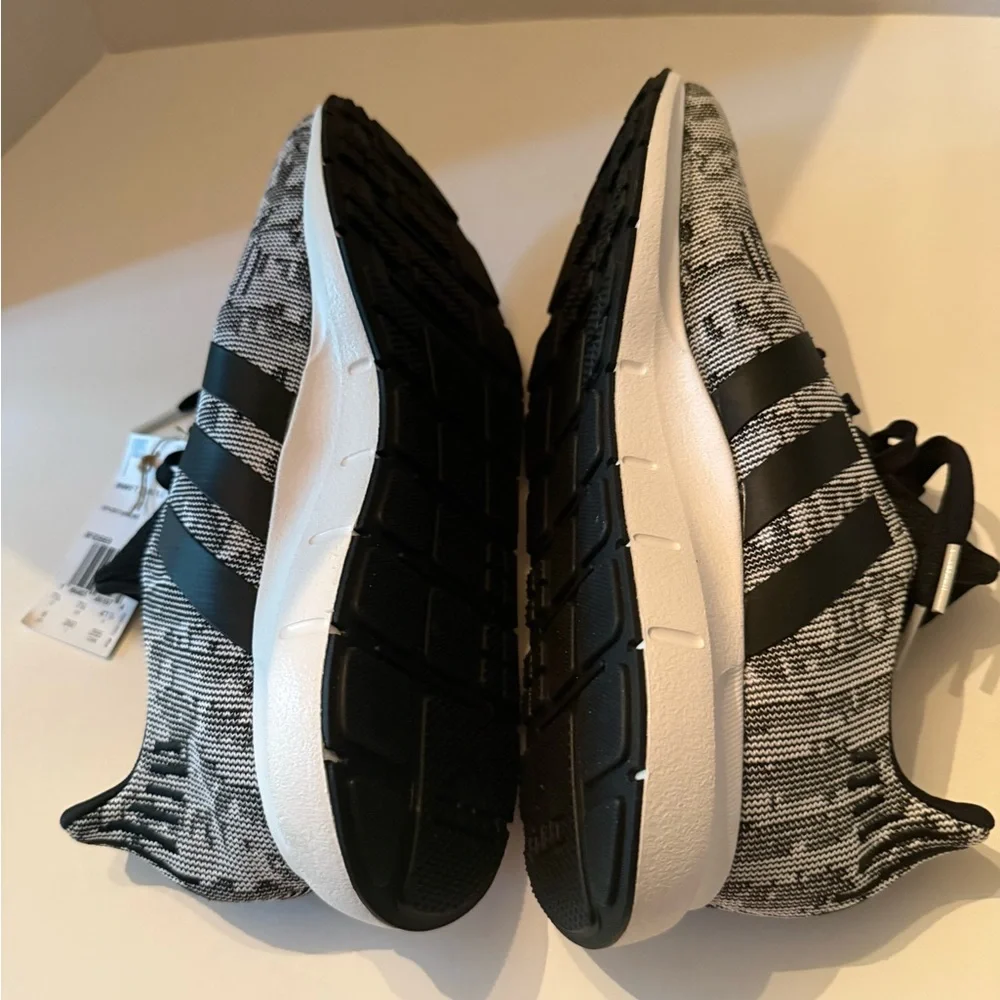 Adidas Swift Run 1.0 Black/Gray/White Sneakers Men’s 8 NEW